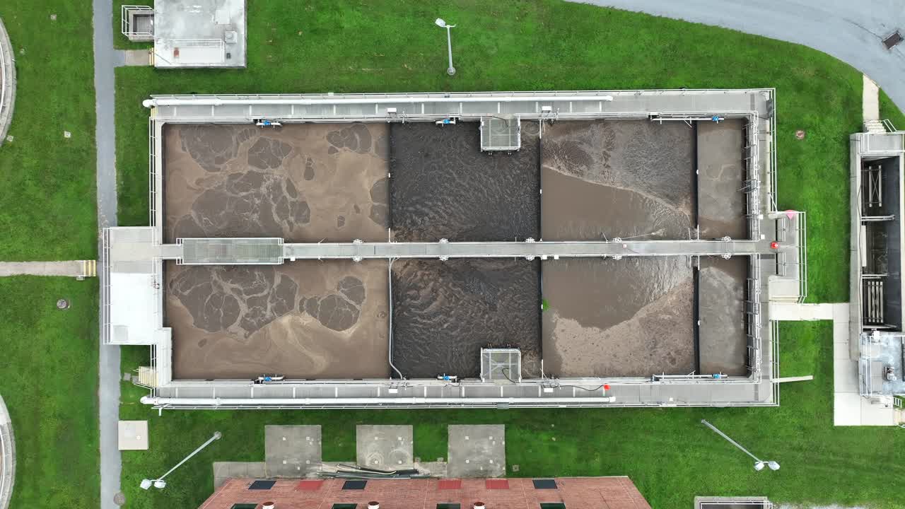 tanque de almacenamiento en una instalación de tratamiento de agua en ee.uu.