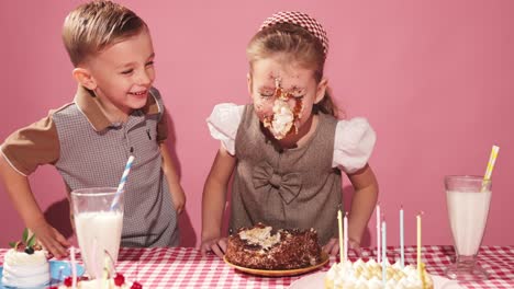 kids celebrate birthday with a messy cake