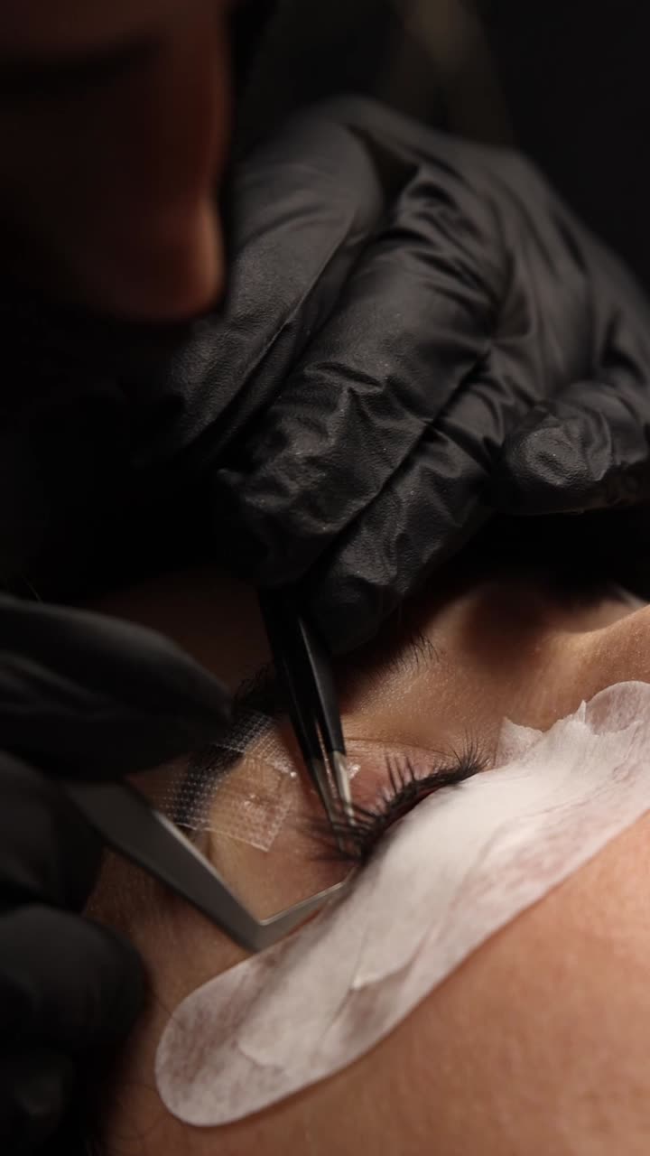 Eyelash extension application