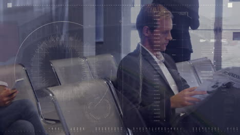 animación del procesamiento de datos sobre diversas personas de negocios en el aeropuerto
