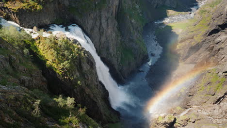 La-Famosa-Cascada-Voringsfossen-En-Noruega-Impresionante-Belleza-De-La-Naturalezaaa-Escandinava