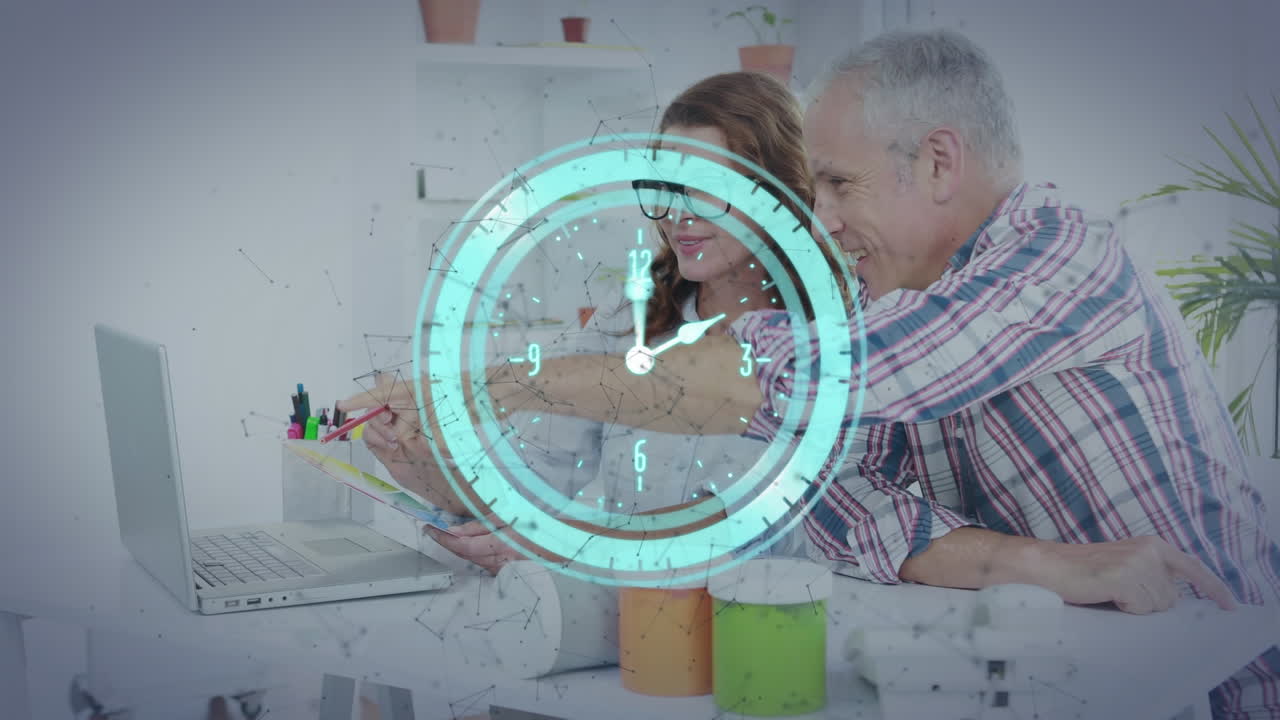 анимация часов и молекул над людьми.