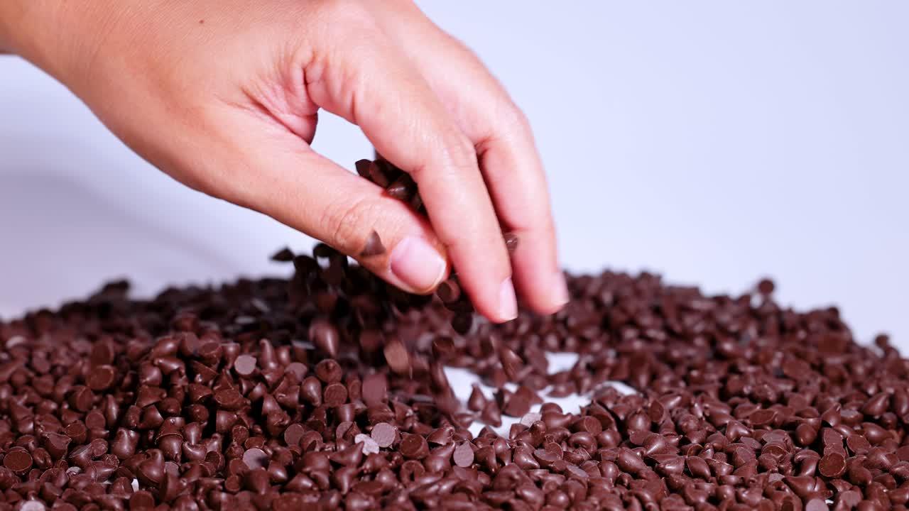 손은 표면에 초콜릿 을 분류