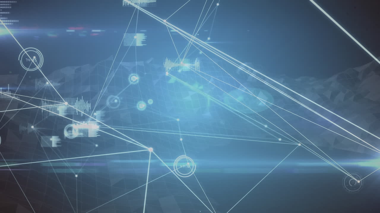 animación de redes de conexiones y procesamiento de datos sobre montañas girando en el fondo