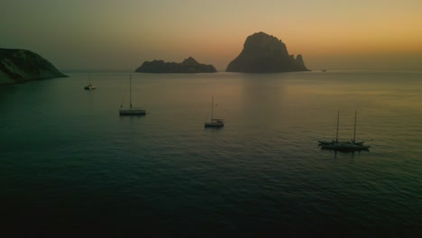 Night-shot-sailboats-angkern