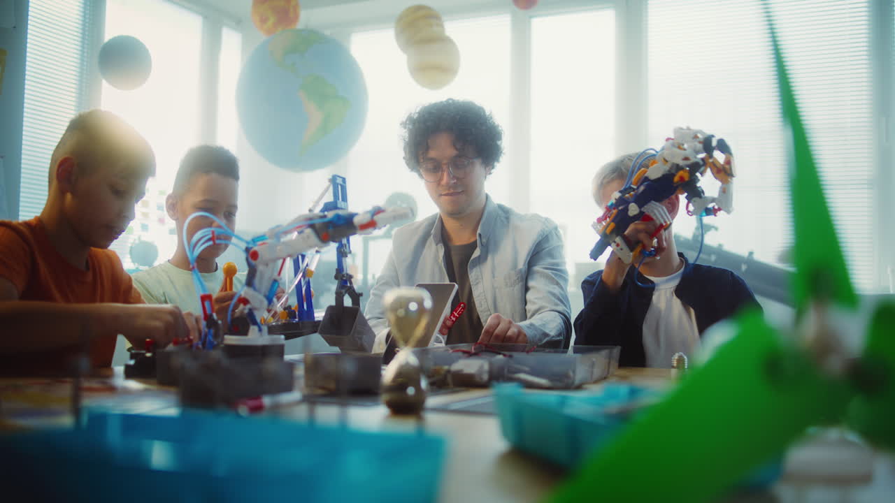 Children Learning Robotics in Class