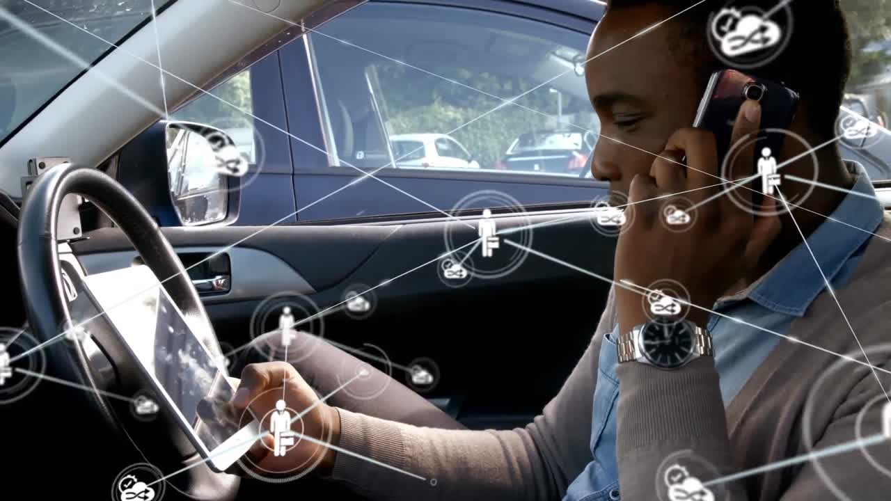 red de conexiones contra un hombre con una tableta digital hablando con un teléfono inteligente en el coche