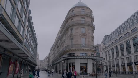 Una-Carretera-En-Paris,-Francia