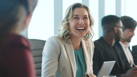 Business-woman,-talking-and-laughing-in-modern