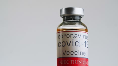 vial de la vacuna contra el covid-19