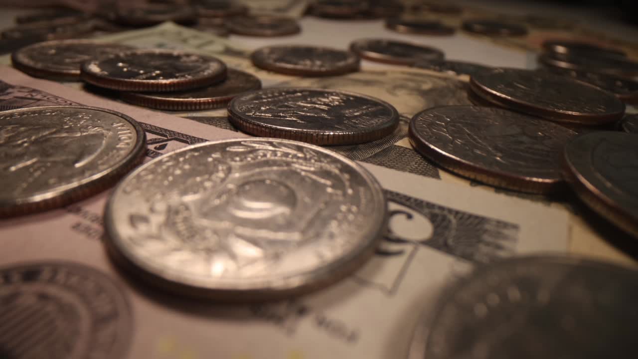 현금 미국 달러와 미국 센트 금융 수입 클로즈업