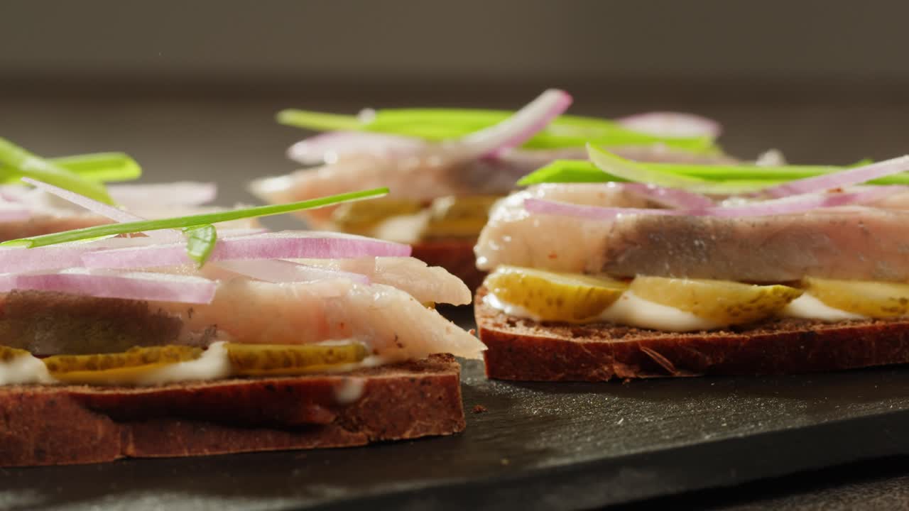 Delicious Cured Fish Sandwiches with Pickled Vegetables