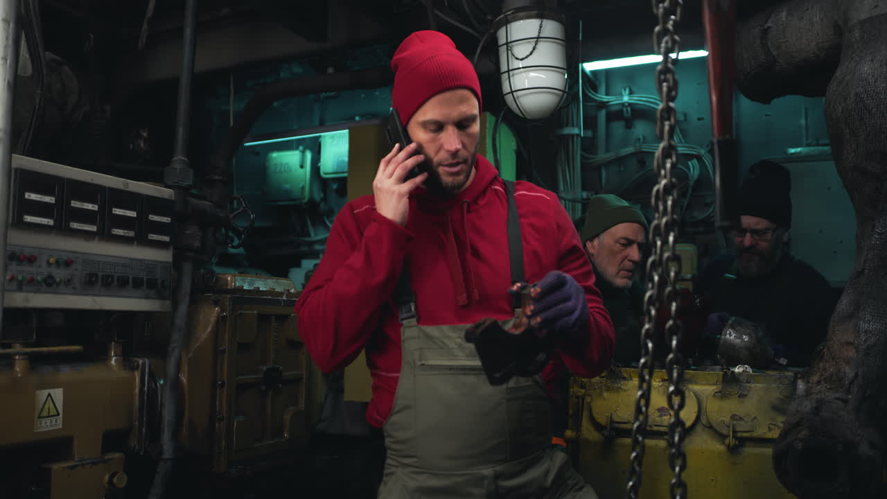 mantenimiento de la sala de máquinas del buque