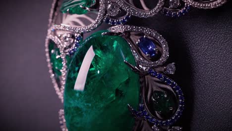 emerald and diamond bracelet detail