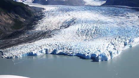 los aviones vuelan por el derretimiento del glaciar en alaska