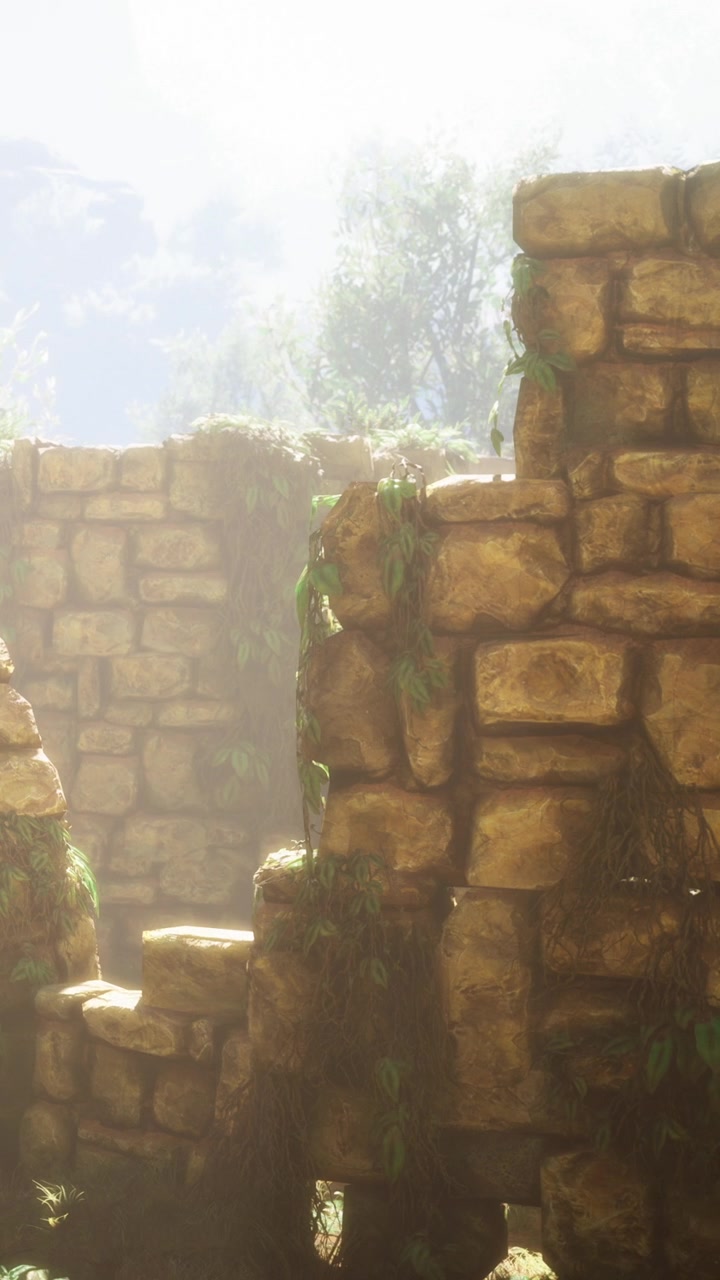 Ruinas antiguas bañadas en luz suave entre exuberante vegetación al amanecer