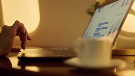 Businesswoman-analyzing-business-diagram-on-plane.-Closeup-hands-browsing-charts