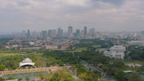 Statischer-Zeitraffer-Von-Verkehr-Und-Wolkenschatten,-Die-Die-Stadt-Binondo-In-Manila-Treffen