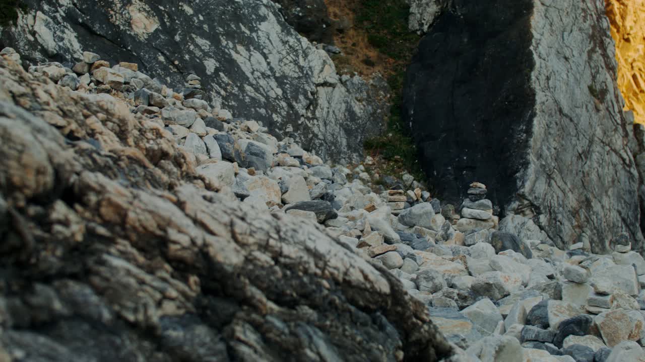 바위 해안선 세부 사항