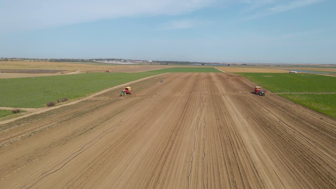 이스라엘 sdot negev의 남부 지구 필드에서 수확의 공중 기울기 무인 항공기 샷