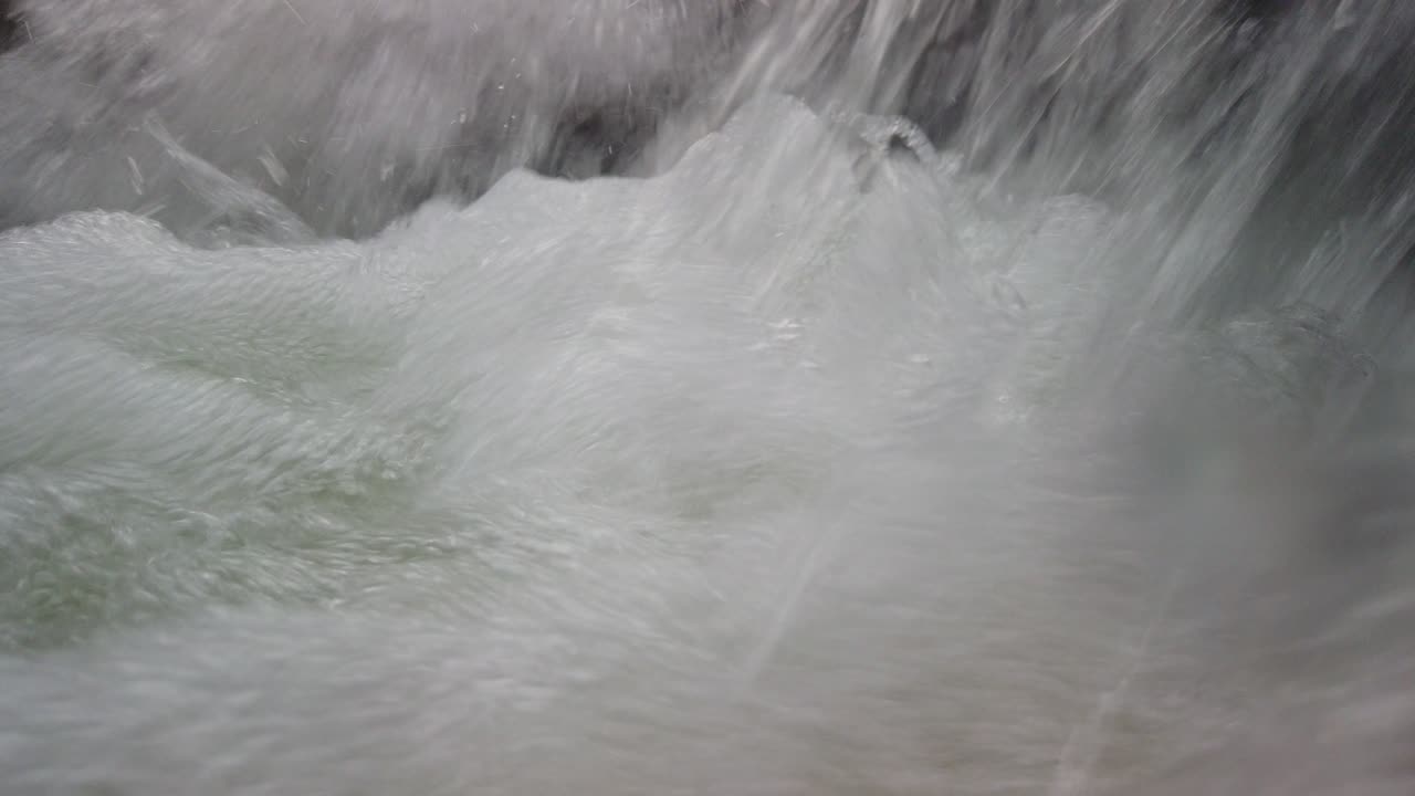 текущая чистая река водный поток