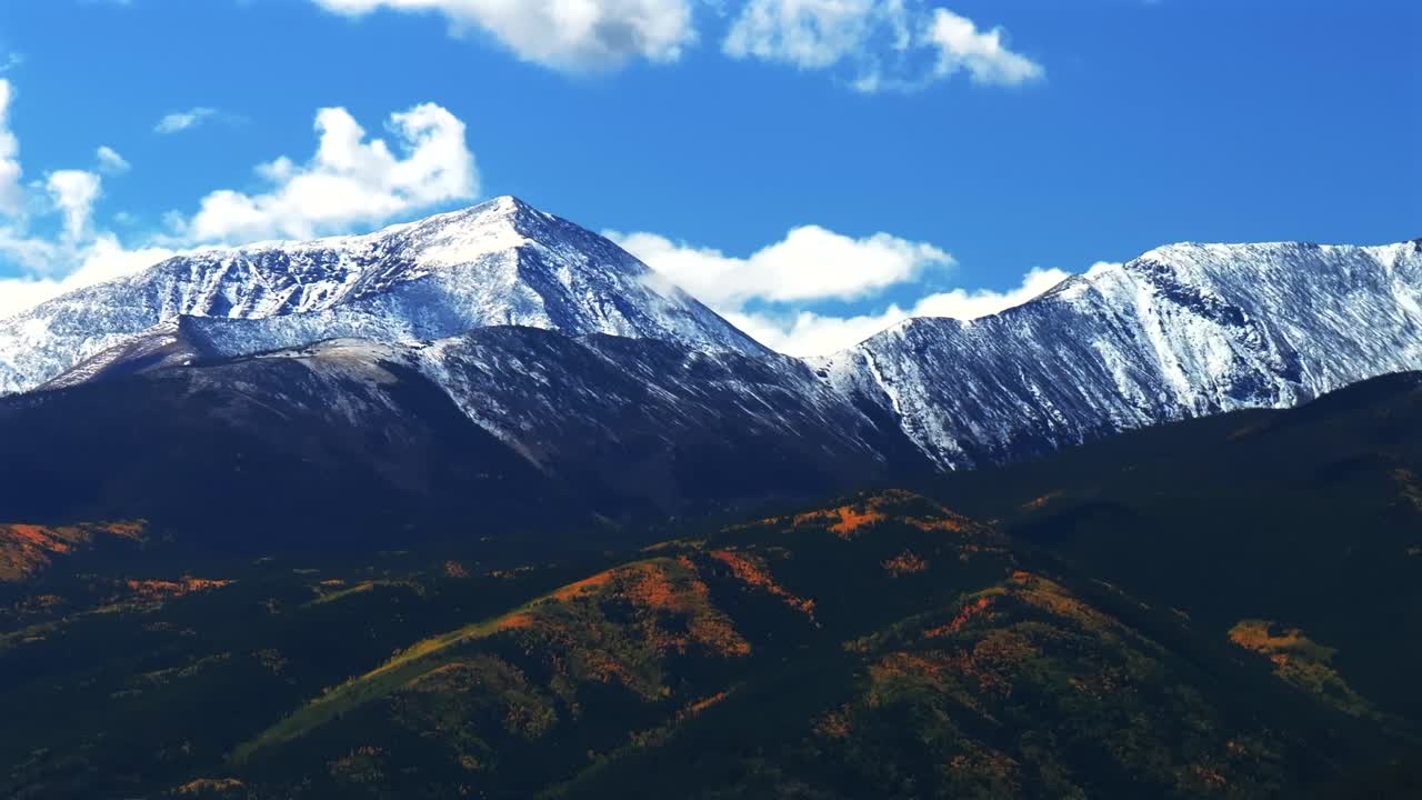 Colorado trail Mt Mount Shavano 14er Tabeguache Peak aerial drone Sawatch Range fall autumn aspen trees San Isabel National Forest snow dusting morning vibrant blue sky clouds parallax circle right
