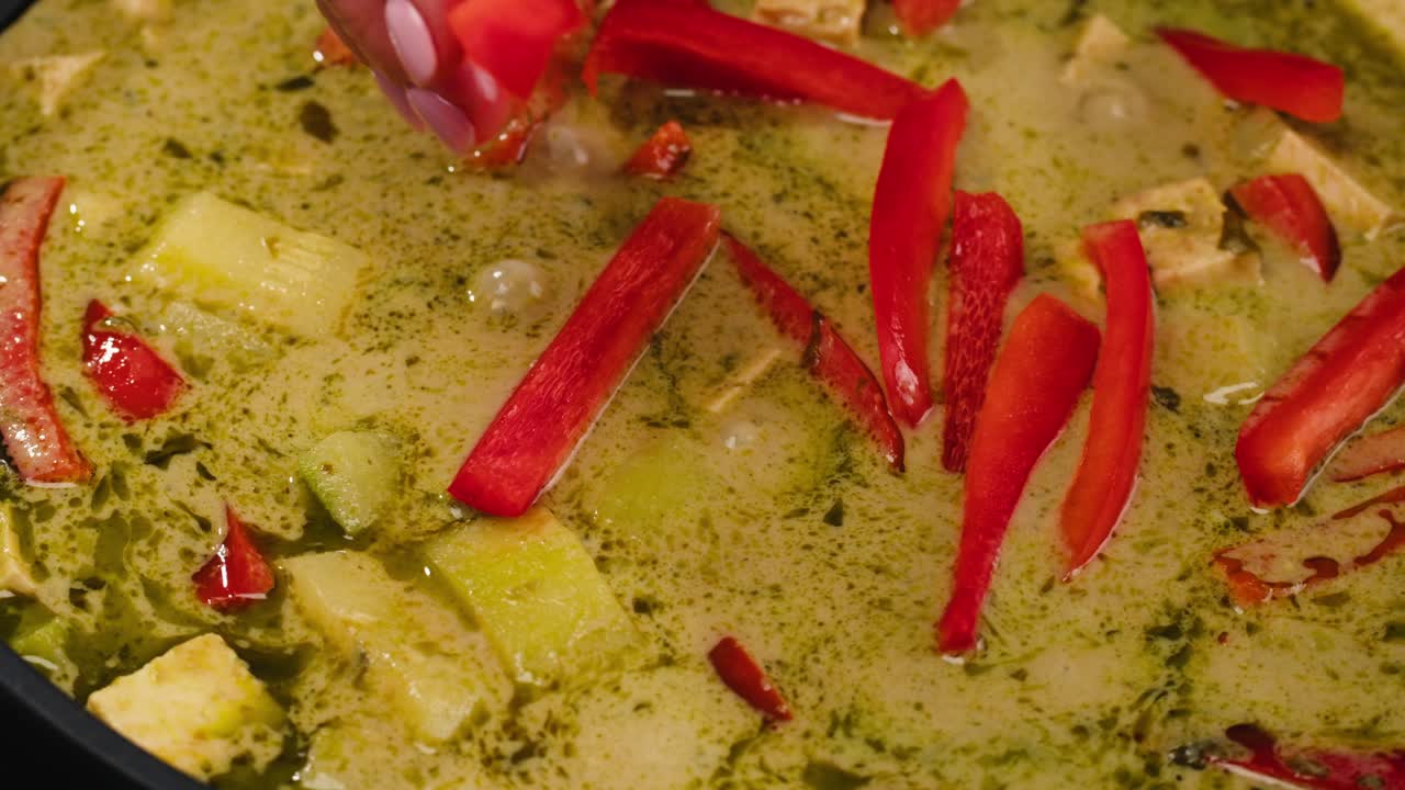 Green Curry with Red Pepper