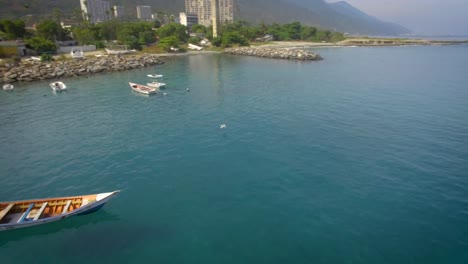 Vista-De-Drones-De-Un-Pequeño-Puerto-Deportivo-De-Barcos-De-Pesca-En-El-Mar-Caribe