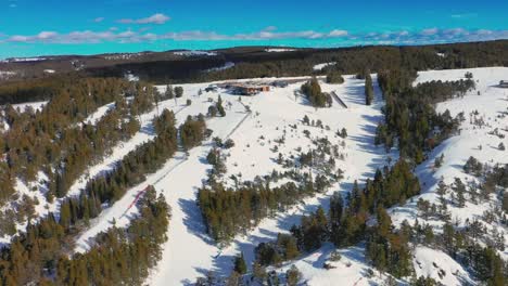 Winter-time-small-mountain-top-ski-lodge