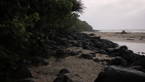 Views-of-the-beach-adjacent-to-Burleigh-Heads-National-Park-along-Tallebudgera-Beach,-Gold-Coast,-Australia