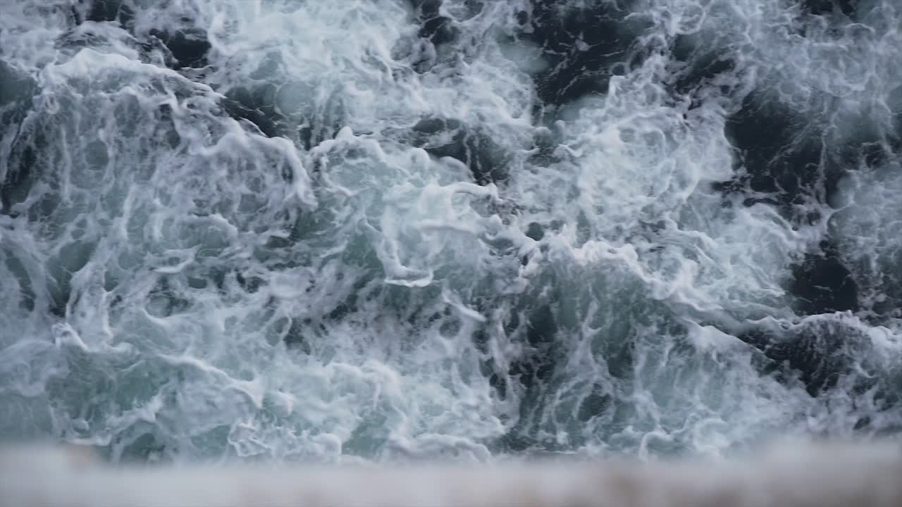Waves crashing in the ocean