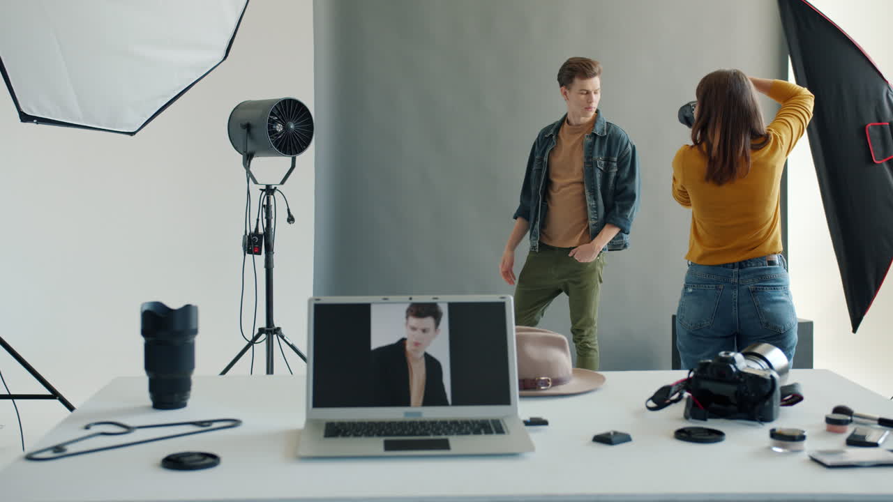 sesión de fotos de moda en un estudio