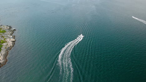 Motor-boat-speeding-over-the-ocean