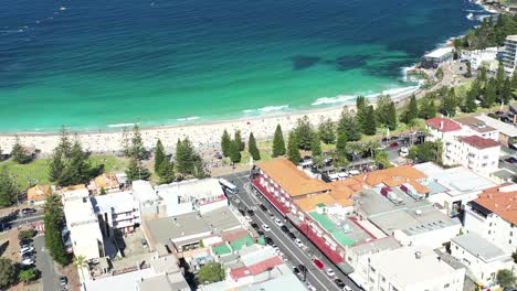 Vista-Aérea-De-La-Ciudad-De-Coogee---Olas-Del-Océano-Rompiendo-En-Los-Acantilados-Y-La-Bahía-De-Gordons---Suburbio-Costero-En-Sydney,-Nsw,-Australia