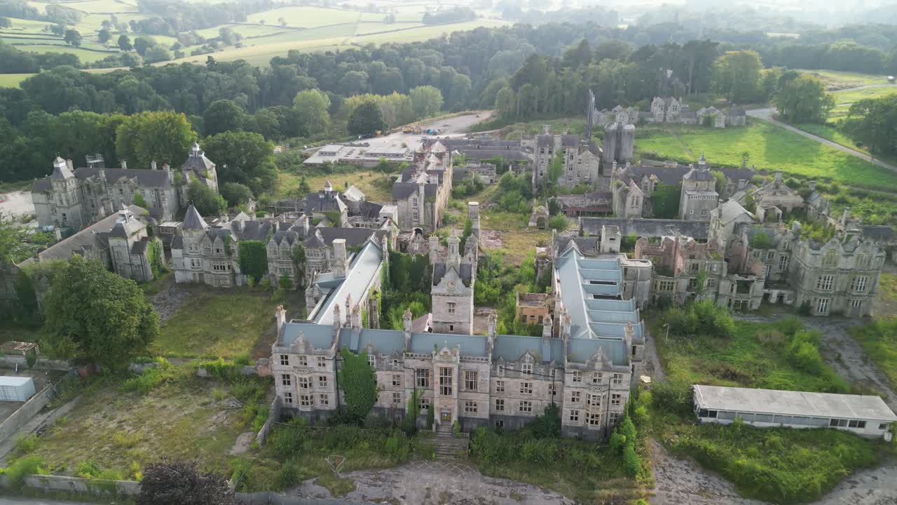 유령이 있는 denbigh 미치광이 병원, 북 웨일즈, 공중 이동, 그리고 멀리, 은 오후