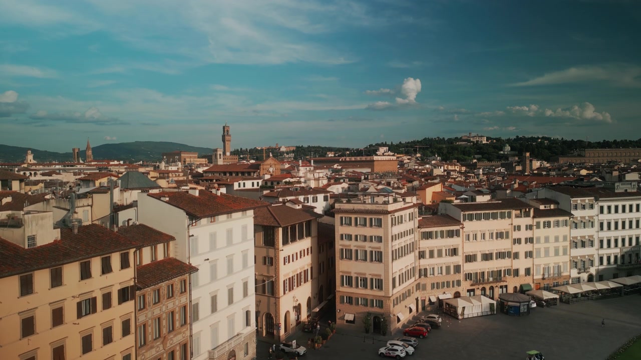 Panorama aereo della storica Firenze al tramonto