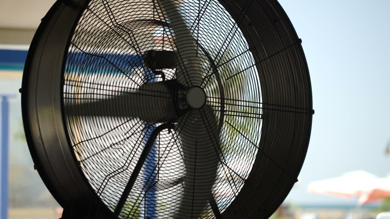 큰 작동 환기기