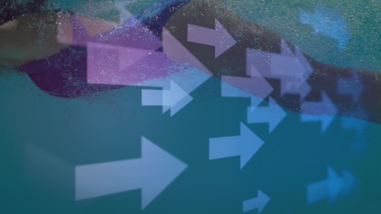 파란 수영장에서 물 에서 헤엄치는 여자의 느린 움직임