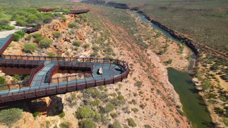 Vídeo-Panorámico-De-Un-Dron-En-4K-Alrededor-Del-Skywalk-En-El-Parque-Nacional-Kalbarri-En-Australia-Occidental