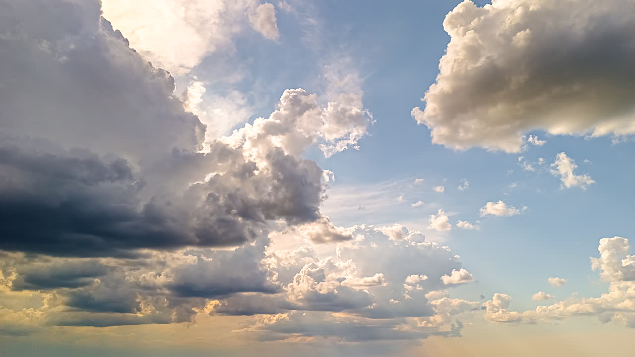 Timelapse of towering clouds drifting across a bright sky, capturing dramatic formations and shifting light in a peaceful atmosphere