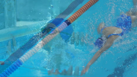 animación de una mujer caucásica nadando en la piscina