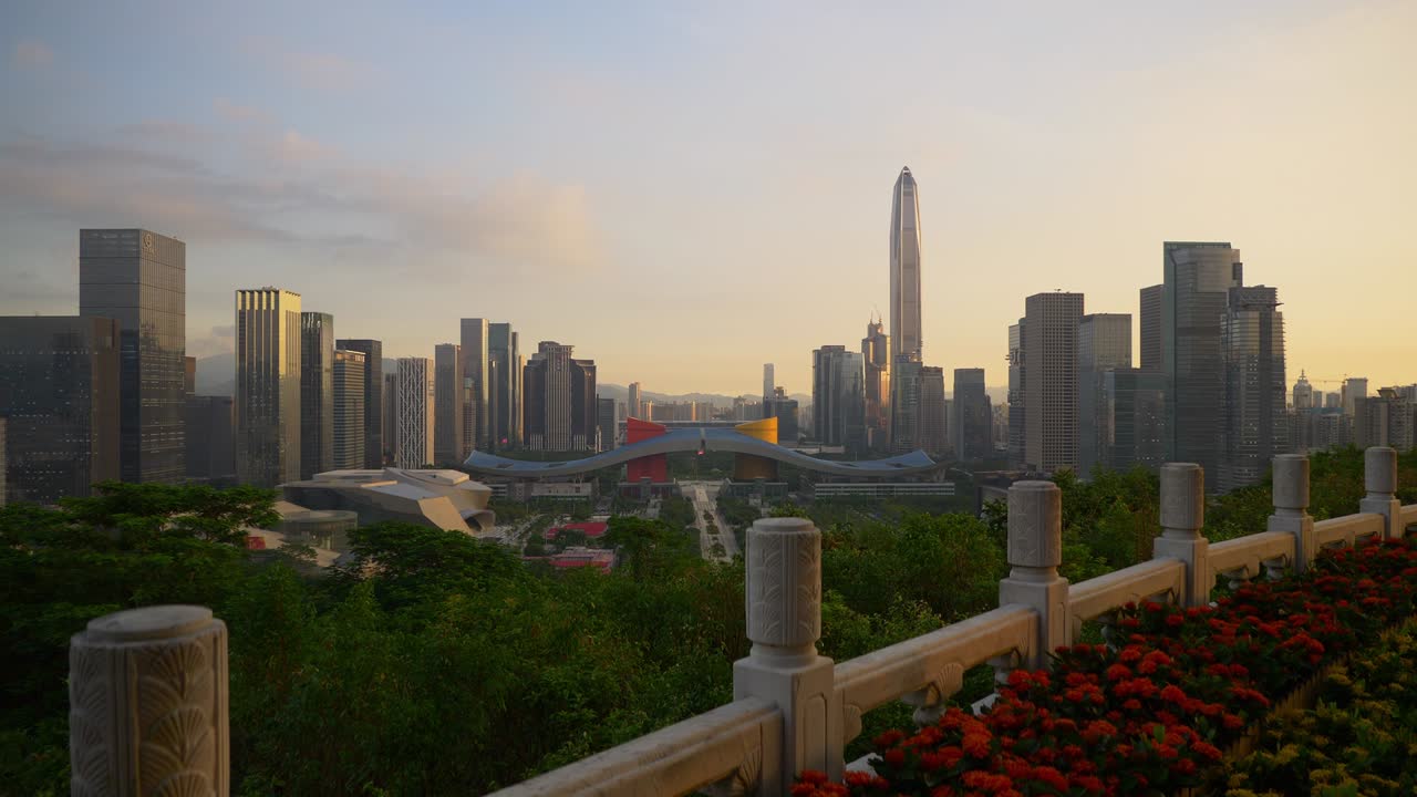 puesta de sol en el centro de shenzen punto de vista del parque flores megatall centro financiero panorama 4k china