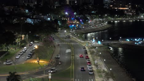 vista aérea de la ciudad posadas por la noche