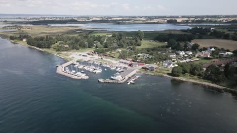 vuelo de drones sobre un puerto danés