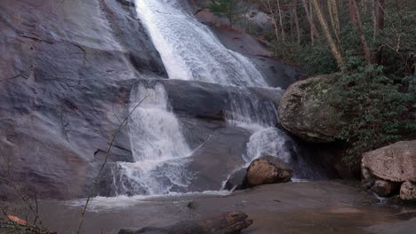 Las-Cataratas-Superiores-Del-Parque-Estatal-Stone-Mountain,-Cerca-De-Roaring-Gap,-Nc,-Cerca-De-La-Avenida-Blue-Ridge