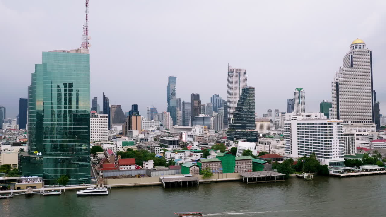 zoom de la ciudad de negocios, vista con una vista aérea del centro de bangkok