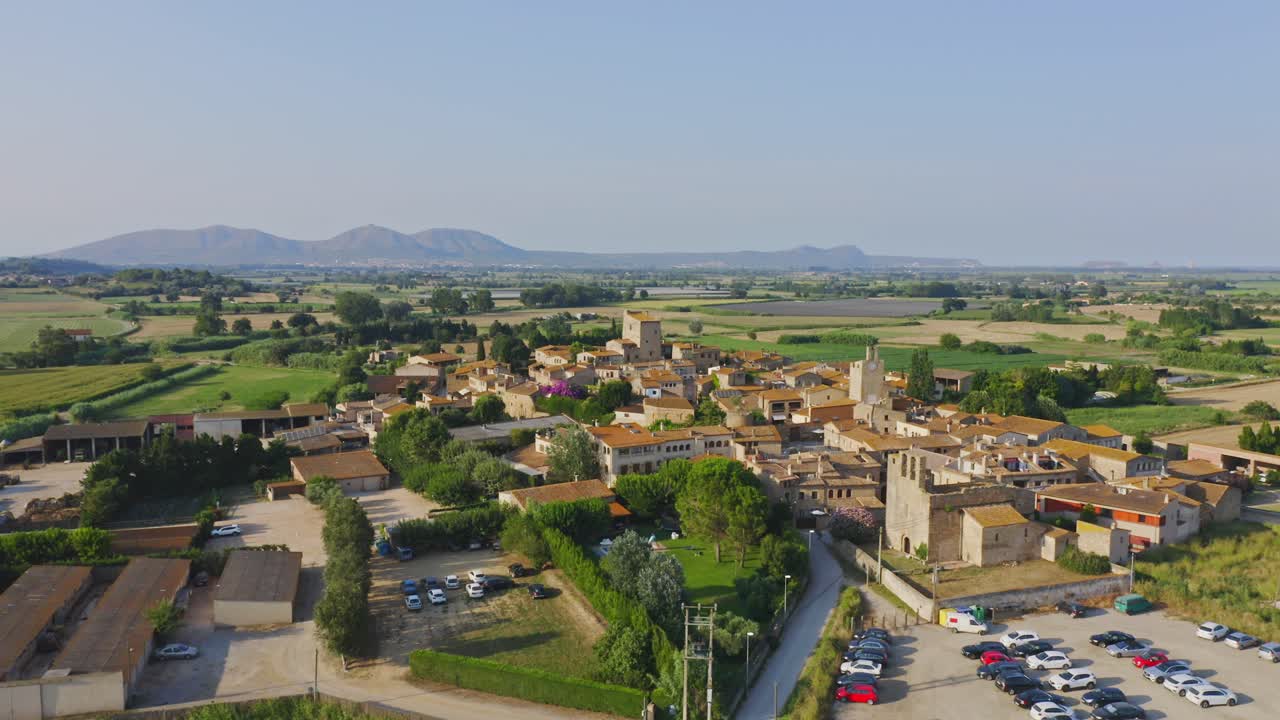 toma aérea panorámica del palau sator emporda.