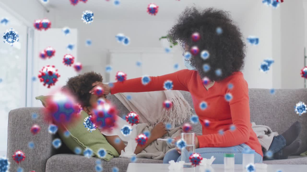 코로나바이러스 세포의 애니메이션 혼합 인종 어머니가 얼굴 마스크를 쓰고 집에서 아들을 치료하고 있습니다.
