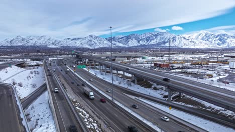 Los-Automovilistas-Conducen-En-El-Famoso-Spaghetti-Bowl,-Salt-Lake-City