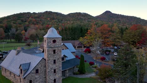 tyncastle en otoño cerca de banner elk nc, carolina del norte desde el aire